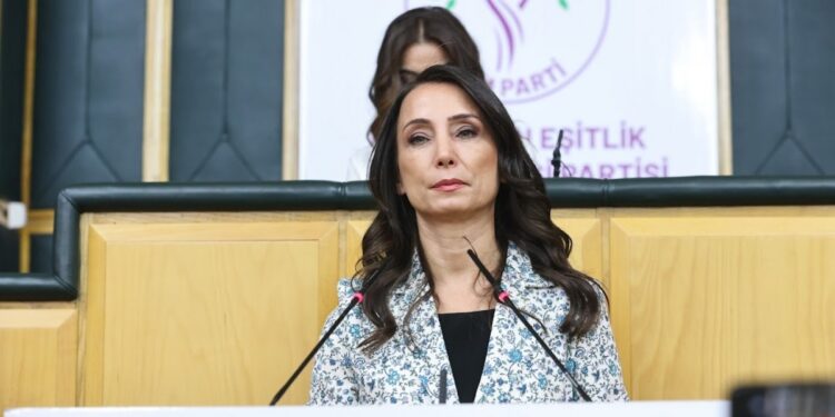 Tülay Hatimoğulları’ndan Karalar’ın tutuklanmasına tepki: Gölge düşürüyor