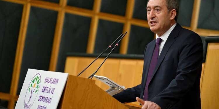 Tuncer Bakırhan Herkesin Merak Ettiği Soruyu Yanıtladı: 'Süreç Başarılı Olsa da Muhalefet Kimliğimizi Koruyacağız'