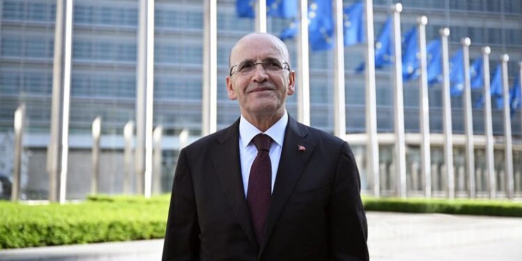 Türk lirasındaki oynaklık ciddi biçimde azaldı, Türkiye'nin büyüme potansiyeli yüksek