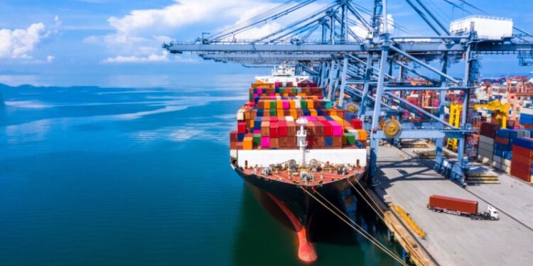 Türkiye'nin komşularına ihracatı yılın ilk yarısında 13,3 milyar dolara ulaştı