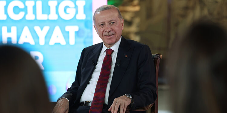 Tütün ve alkol başta olmak üzere gençlerimizi zararlı alışkanlıklardan kurtarmak öncelikli görevimiz