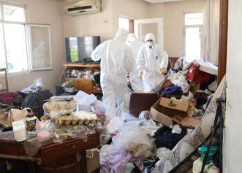 Üçüncü Kez Temizlenen Çöp Evden 6 Ton Atık Çıktı