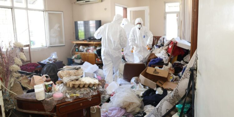 Üçüncü Kez Temizlenen Çöp Evden 6 Ton Atık Çıktı