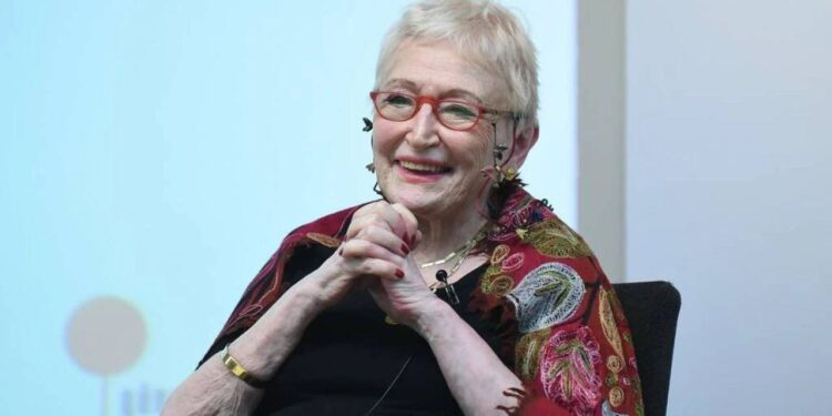 Ünlü Edebiyatçı Pınar Kür Hayatını Kaybetti