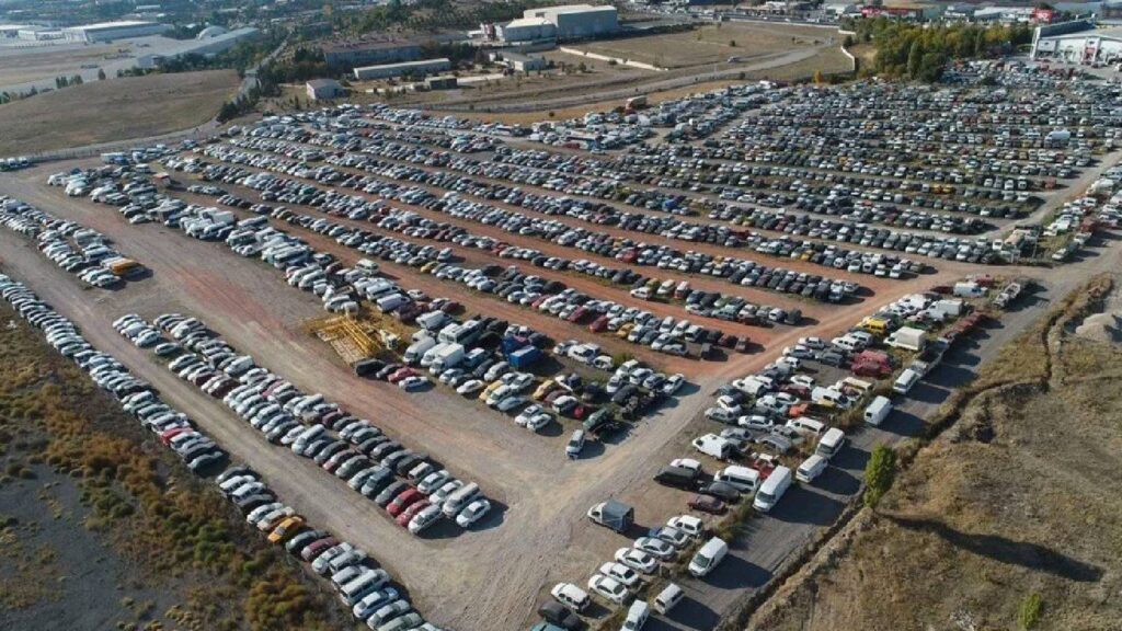 Yediemin otoparklarında bekleyen araçlar 6 ay içinde alınmazsa satılacak