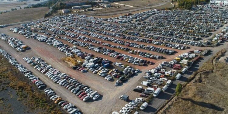 Yediemin otoparklarında bekleyen araçlar 6 ay içinde alınmazsa satılacak