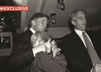 Yeni görüntüler ortaya çıktı: Jeffrey Epstein, Donald Trump’ın 1993’teki düğününe katılmış