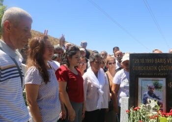 Barış Grubu üyesi Aktaş mezarı başında anıldı