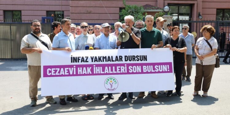 Bakanlık önünde eylem: Hasta tutsaklarla ilgili süreç yavaş ilerliyor
