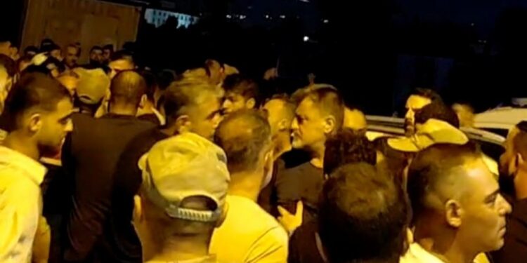 Samandağ’da trafik kazası sonrası tehlikeli gerilim