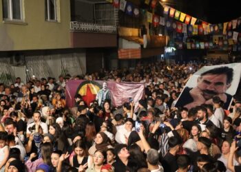 ‘Sürece omuz vermeye hazırız, iktidar da hazır olsun’