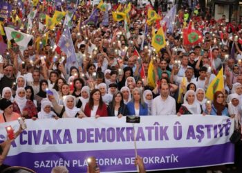 Amed’de Demokratik Toplum Yürüyüşü