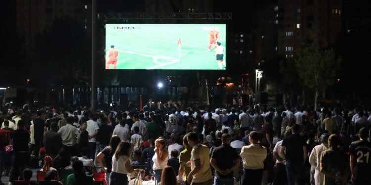 Amedspor-Sivasspor maçı başladı