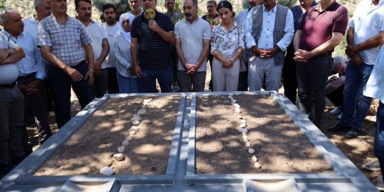 Önkol kardeşlerin mezar taşını yıkma girişimine tepki