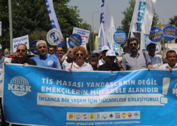 TİS taleplerini bakanlık önünde sıraladılar