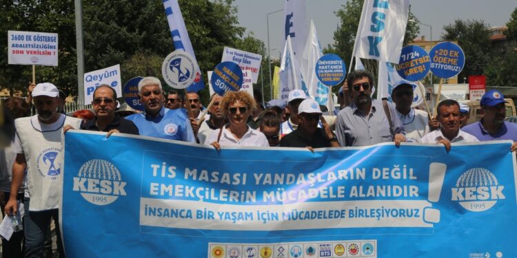 TİS taleplerini bakanlık önünde sıraladılar