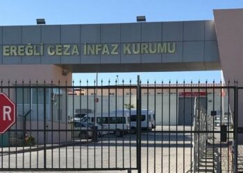 Hasta tutsak jandarmanın gözü önünde hastanede saldırıya uğradı
