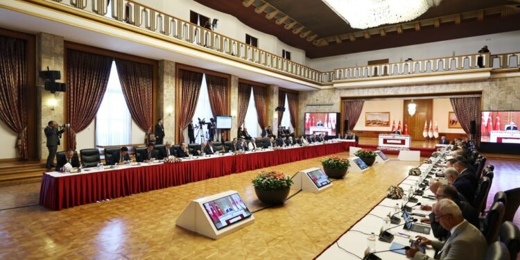 DEM Parti ve CHP’nin komisyonda dinlenmesini istediği örgüt ve isimlerin listesi