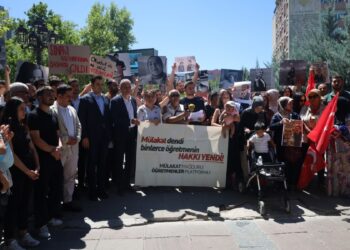 Öğretmenler MEB önünde: Mülakatlar soruşturulsun
