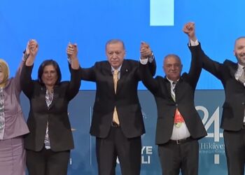 Özlem Çerçioğlu AKP’ye katıldı
