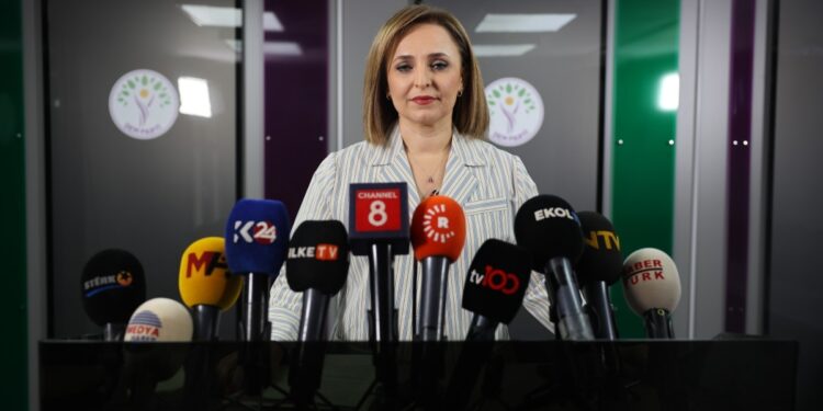 DEM Parti’den İBB operasyonuna tepki: Seçmen iradesine müdahaledir
