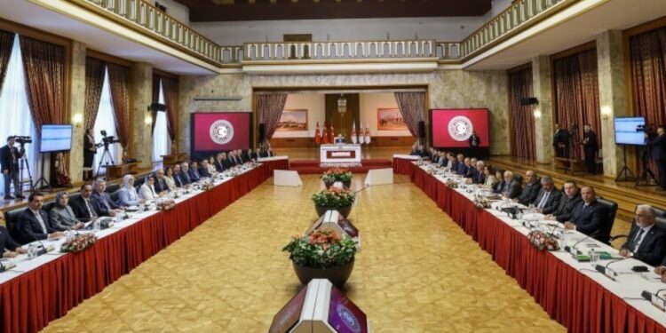 Komisyon yakınlarını kaybedenleri dinleyecek