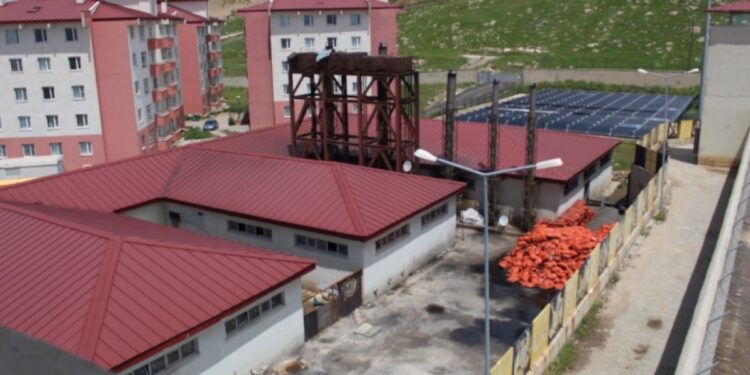 Şirnex Cezaevi’nde terlik dayatması: Hasta tutsak ameliyat olamıyor