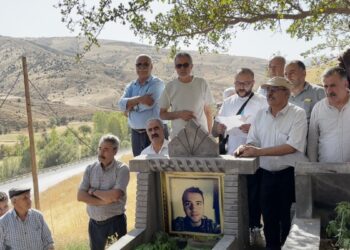 Zal mezarı başında anıldı: Barışa yoldaş olmaya hazırız