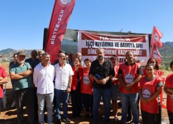 Direnişlerini sürdüren işçilere dayanışma ziyareti