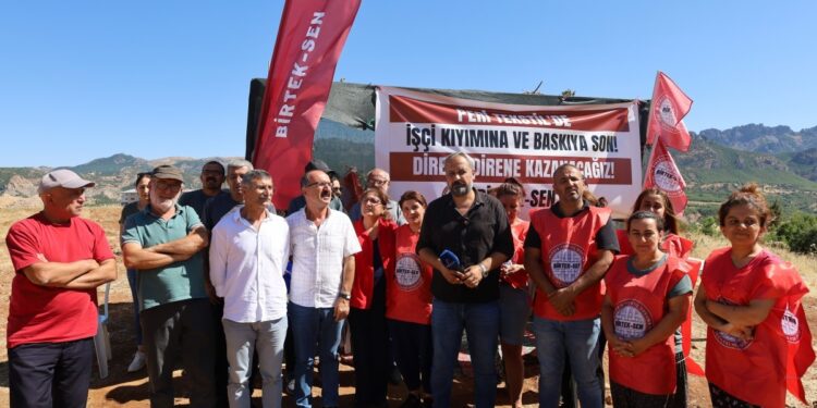 Direnişlerini sürdüren işçilere dayanışma ziyareti
