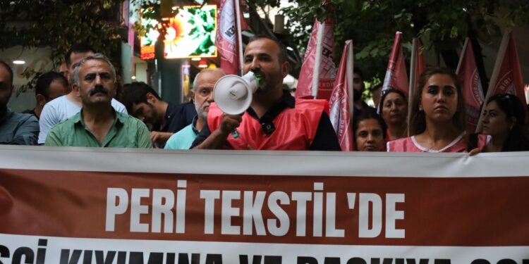 Peri Tekstil İşçilerinin eylemi 17’nci gününde: Mücadeleyi büyütelim