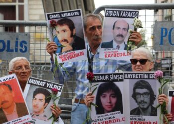 Cumartesi Anneleri 31 yıl önce katledilen Murat Aslan için adalet istedi