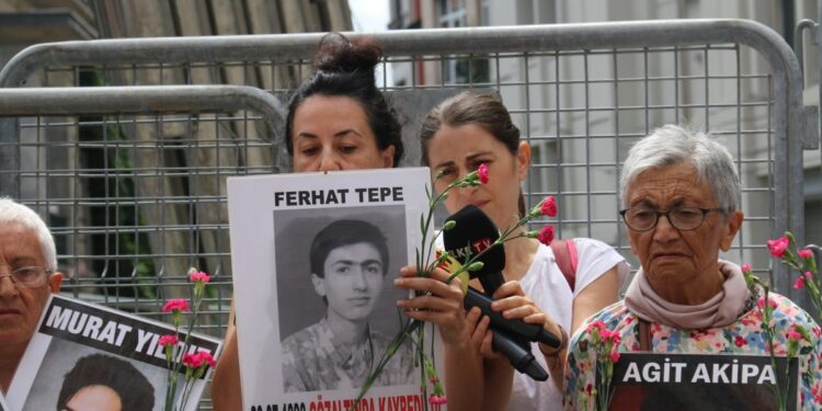 Cumartesi Anneleri gazeteci Ferhat Tepe için adalet istedi