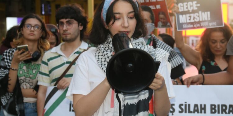 ‘Türkiye İsrail’le ticari, askeri ve diplomatik ilişkileri kessin’