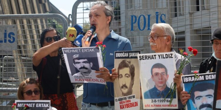 Cumartesi Anneleri eylemi: Barış hakikati konuşarak gelir