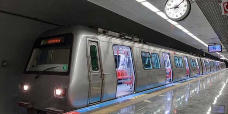 CHP’nin mitingi öncesi Beyoğlu’na çıkan metro çıkışları kapatıldı