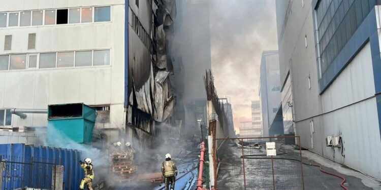 Kâğıt fabrikasında yangın