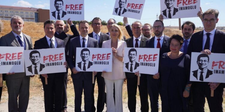 Avrupa’lı belediye başkanlarından İmamoğlu’na ödül