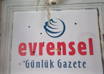İzmir’de Evrensel Gazetesi bürosu kurşunlandı