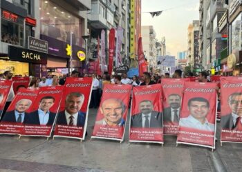 İzmir’de hasta ve siyasetçi tutsaklar için yürüyüş