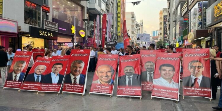 İzmir’de hasta ve siyasetçi tutsaklar için yürüyüş