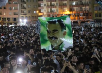 Qoser’de on binler şölende buluştu: İmralı kapılarını açın!