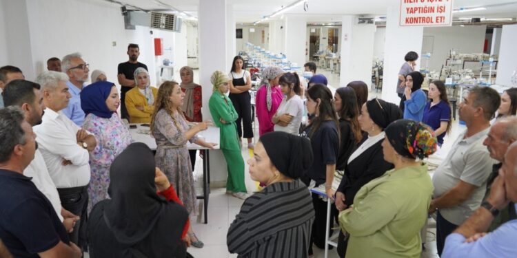 DEM Parti tekstil işçileriyle buluştu