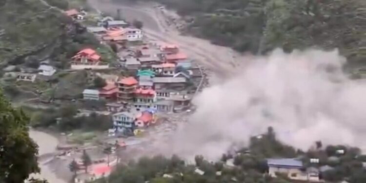 Hindistan’da sel: 100 kişi kayıp, 4 kişi yaşamını yitirdi