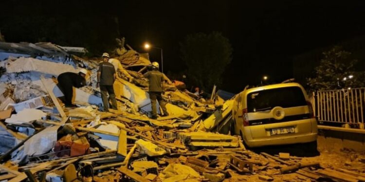 Balıkesir depreminde bir kişi hayatını kaybetti