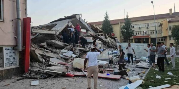 Yerlikaya: Depremde 29 kişi yaralandı