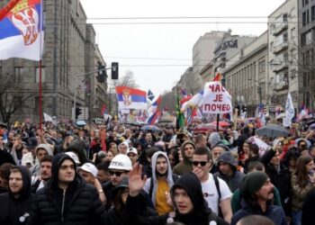 Sırbistan’da protestolar: 60 sivil ve 16 polis yaralandı