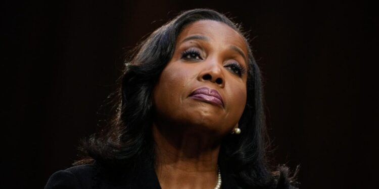 Fed üyesi Lisa Cook, Trump’a dava açtı