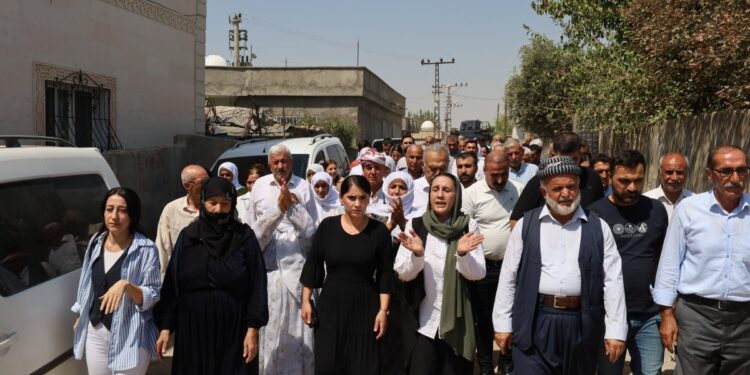 Suğuç’un taziyesine kitlesel ziyaret