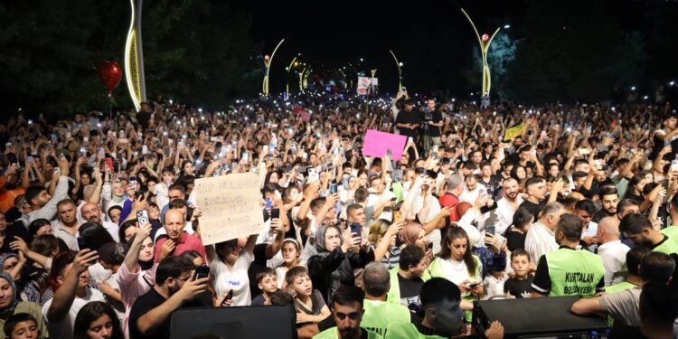 On binler şölenlerde bir araya geldi: Devlet de bir an önce adım atsın